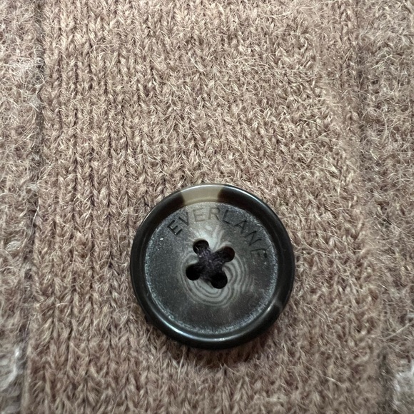 Everlane THE ALPACA V-NECK CROPPED CARDIGAN in lightest taupe — Women’s Medium - Picture 8 of 11